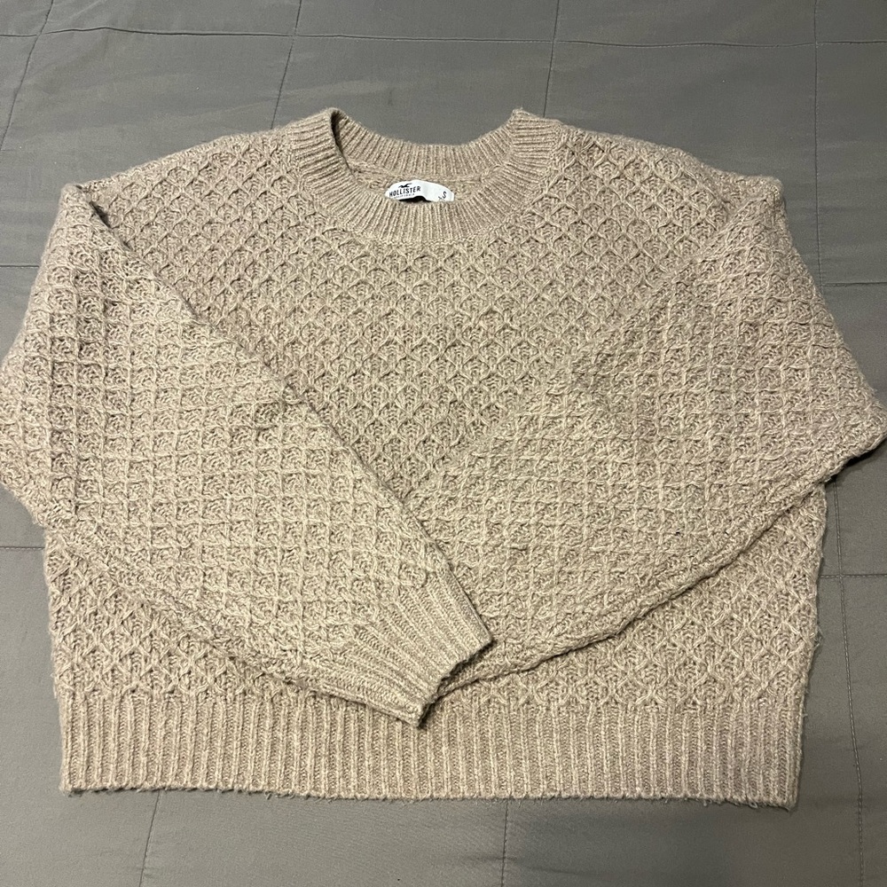 Hollister sweater